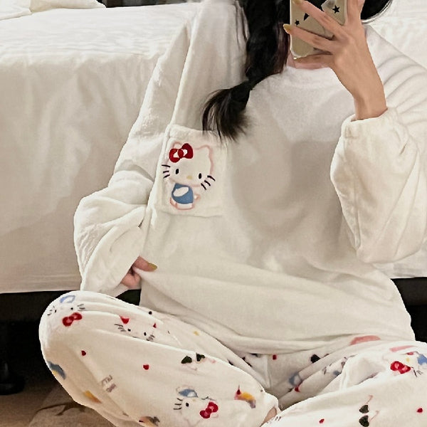 Pijama Aveludado de Manga Comprida e Calça da Hello Kitty!