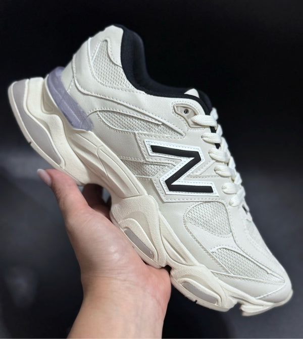 New Balance 9060 Bege com Preto em Couro Legítimo