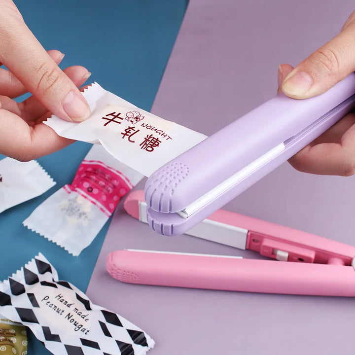 Mini Alisador Cerâmico Portátil Rosa: Cabelos Lisos e Brilhantes em Instantes